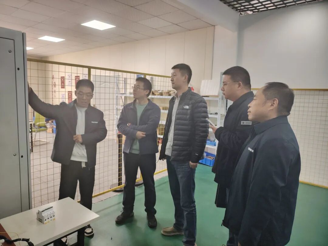 國網(wǎng)河南電科院技術專家蒞臨泰普科技開展技術交流_426643de825c2ada0ec80e92c3cbeea8.jpg