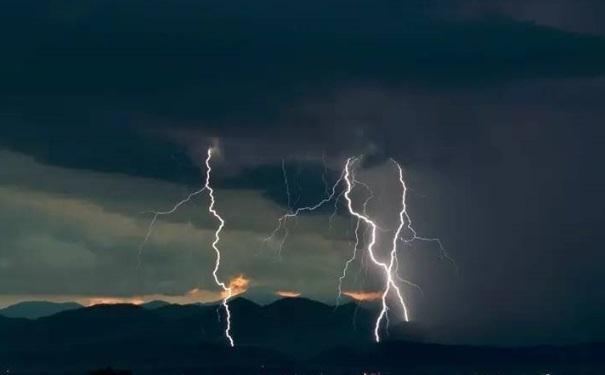 雷擊導(dǎo)致工廠(chǎng)晃電